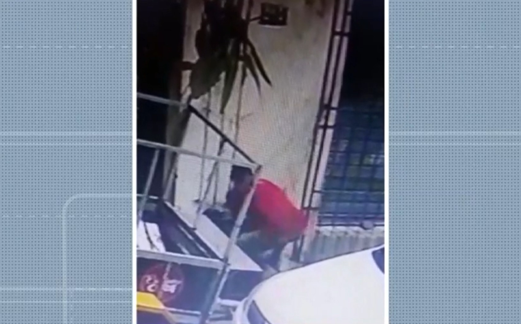 VÍDEO: Homem é flagrado ao furtar hidrômetro no bairro do Uruguai, em Salvador
