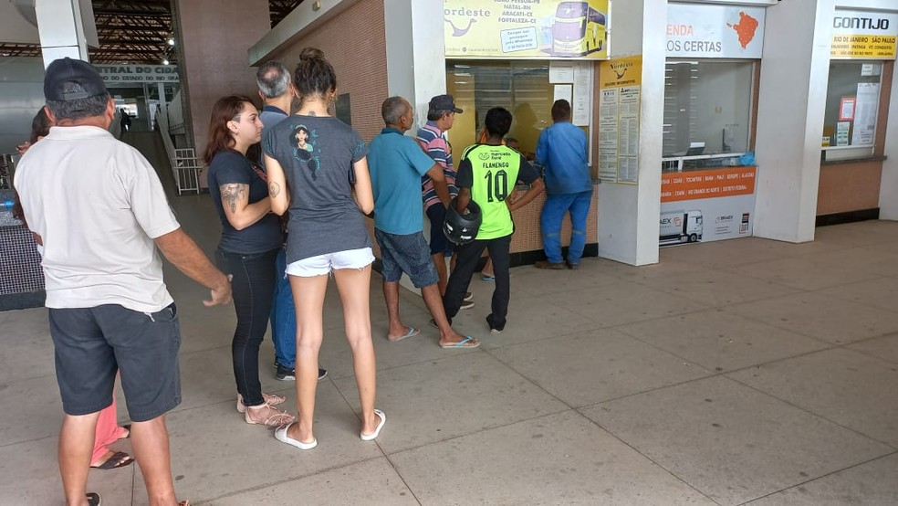 Mossoró começou nesta quarta-feira (26) a distribuir passagens gratuitas para os eleitores — Foto: Amanda Melo / Inter TV Costa Branca