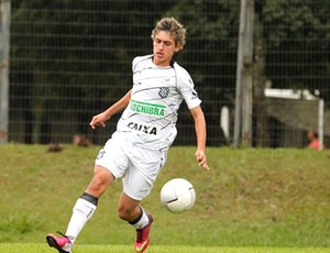 Após disputa entre Figueira e Flu, promessa sub-17 agora treina no Cruzeiro