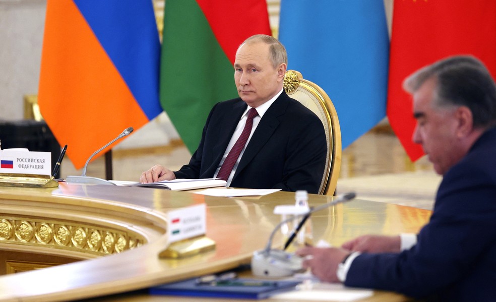Presidente russo, Vladimir Putin, durante evento em Moscou nesta segunda-feira (16) — Foto: Anton Novoderezhkin/Pool via REUTERS