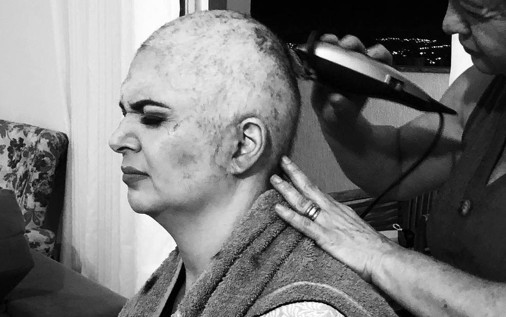 Ao enfrentar câncer de mama, gerente de contas de Ribeirão Preto diz que pôs em prática exercício de autoestima — Foto: Marcella Cupaiuolo