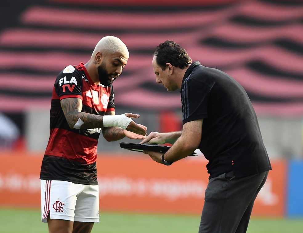Gabigol  começou no banco e só entrou em campo no segundo tempo — Foto: André Durão