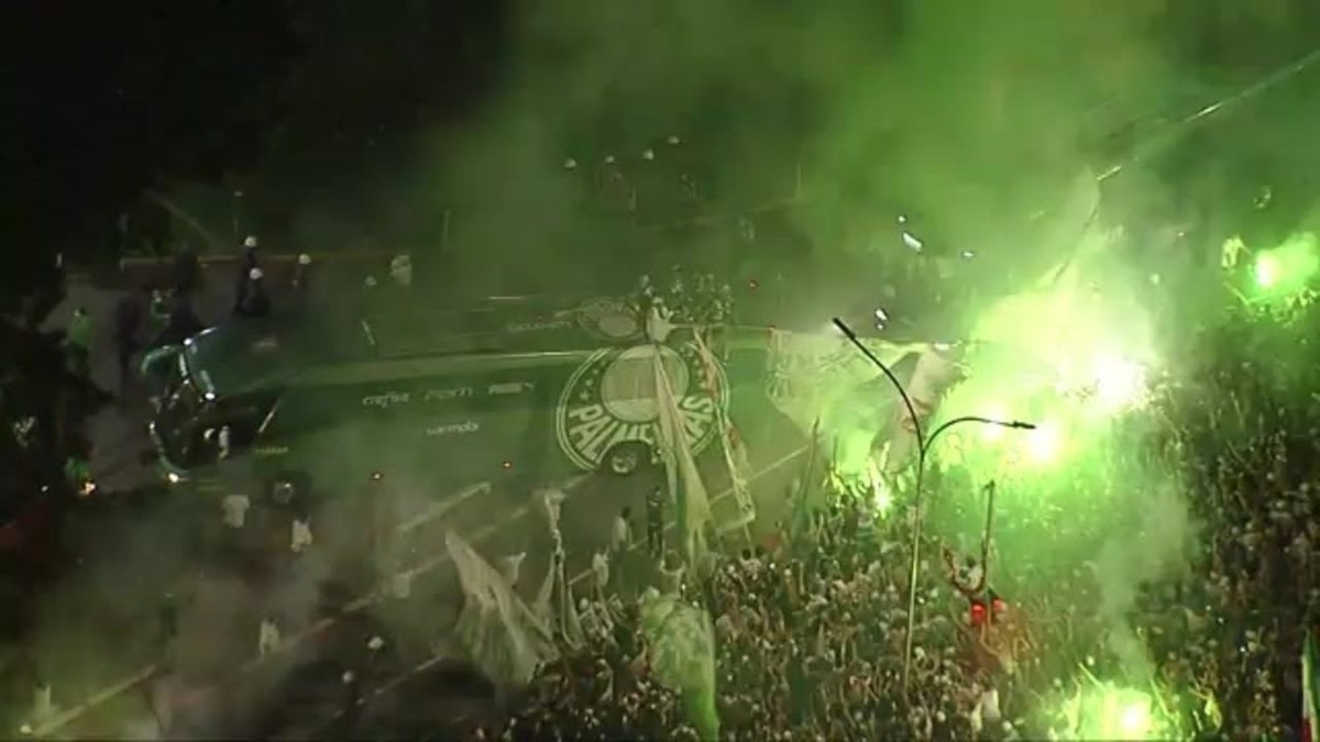 Video Palmeiras Returns To The Internet With The Libertadores Cup And Fans Crowd In Front Of The Palm Academy