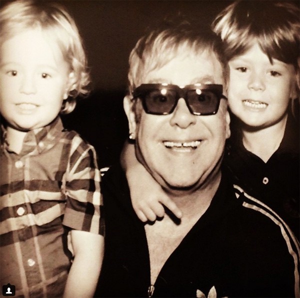Elton John e filhos (Foto: Instagram)