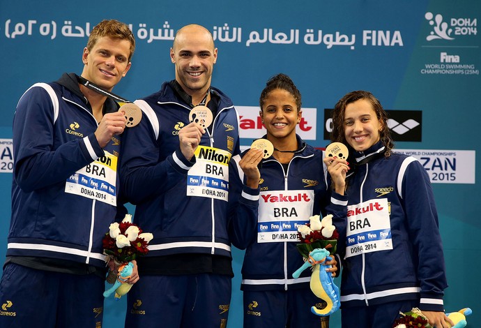 Cesar Cielo, João De Lucca, Etiene Medeiros e Larissa Oliveira, Natação Doha Brasil no 4x50 m misto (Foto: Satiro Sodre / SSPress)