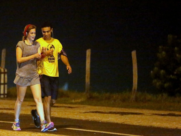 Sophia Abrahão e Sergio Malheiros orla da praia da Barra da Tijuca, Zona Oeste do Rio (Foto: Ag. News)