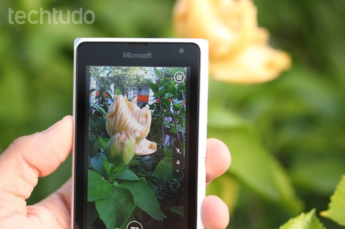 A câmera do Lumia 532 grava vídeos em até 480p a 30 fps, bem longe da definição HD (Foto: Lucas Mendes/TechTudo)