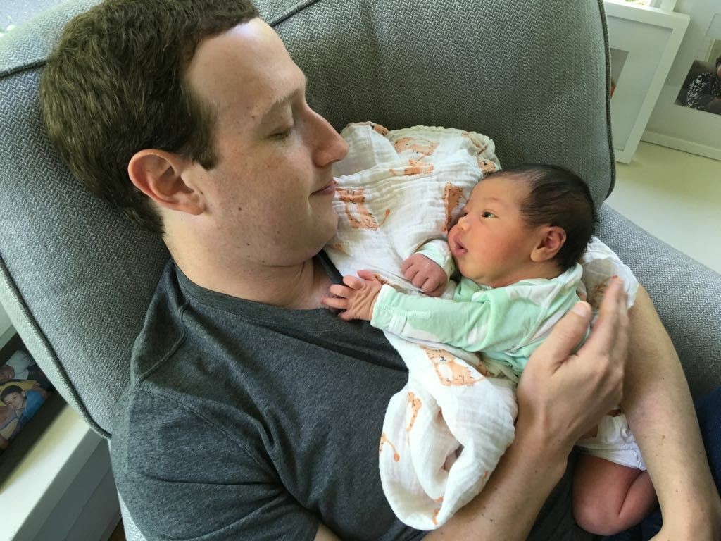 Mark Zuckerberg com o filho (Foto: Reprodução/Facebook)