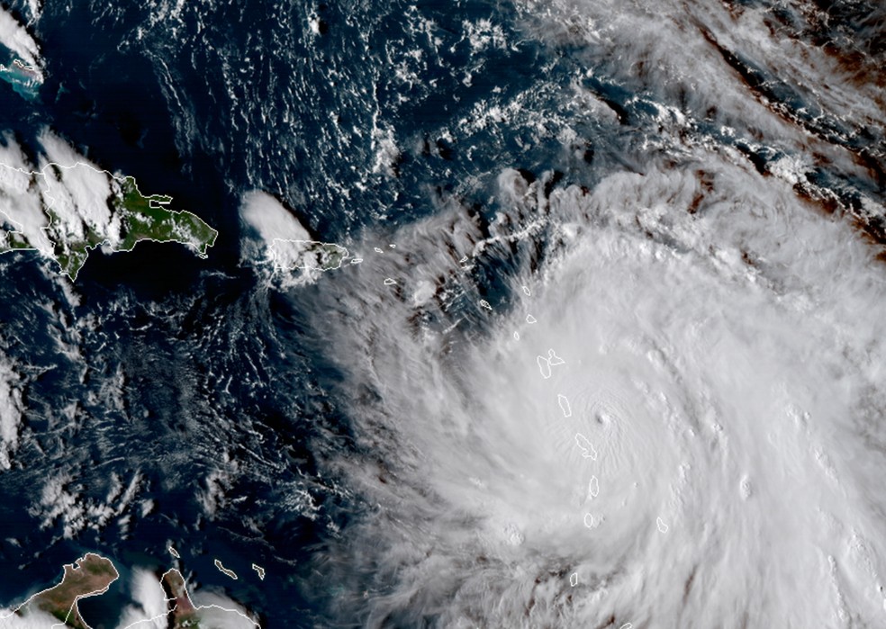 Imagem da Nasa desta segunda-feira mostra o olho do furacão Maria sobre o Caribe (Foto: Nasa)