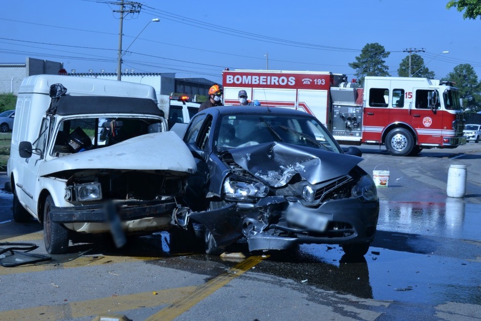 Acidente entre dois carros deixa uma pessoa ferida em Sorocaba &mdash; Foto: Arquivo Pessoa/Julio Leite