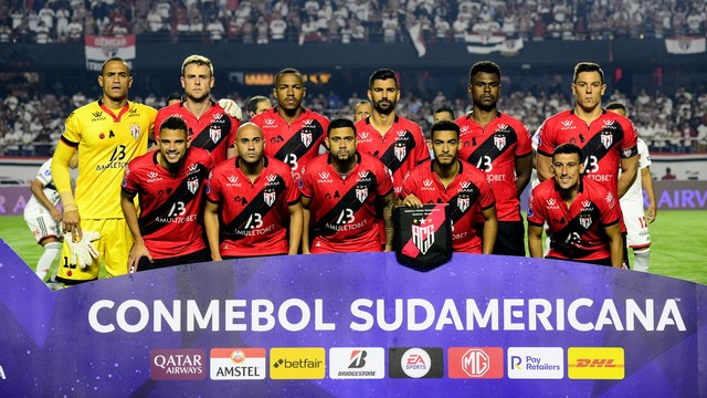 Time do Atlético-GO antes de jogo contra o São Paulo