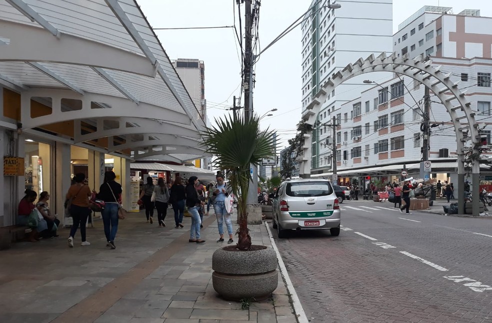 Comércio é a área com maior saldo negativo de postos de trabalho em Praia Grande, SP — Foto: Liliane Souza/G1