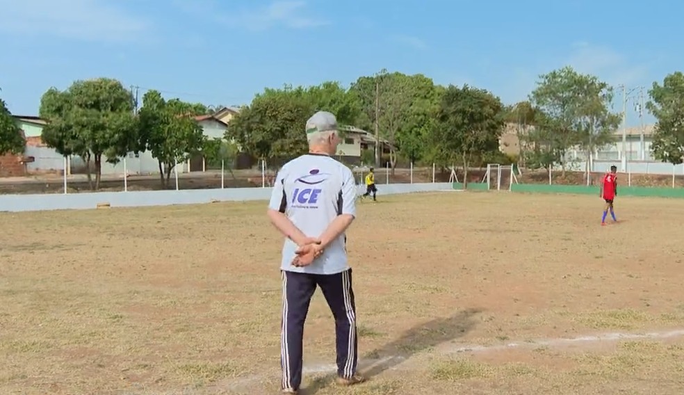 João trabalhou por muitos anos no campo de futebol — Foto: TV Centro América