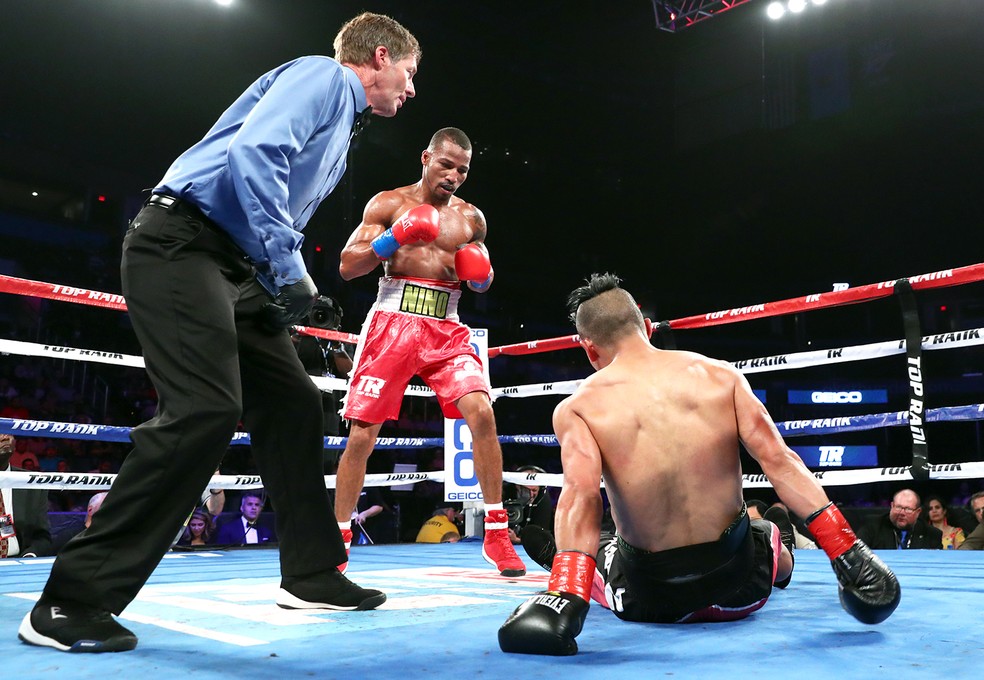 Robson Conceição durante a luta contra Gavino Guaman (Foto: Mikey Williams/Top Rank)
