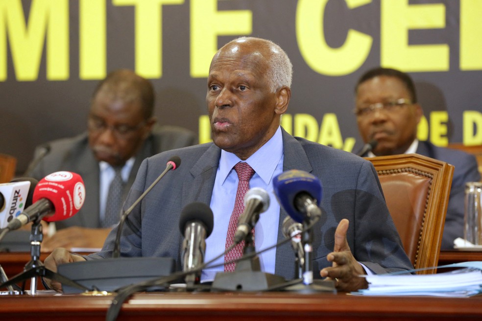José Eduardo dos Santos durante evento na capital da Angola em dezembro de 2016 — Foto: Herculano Coroado/REUTERS