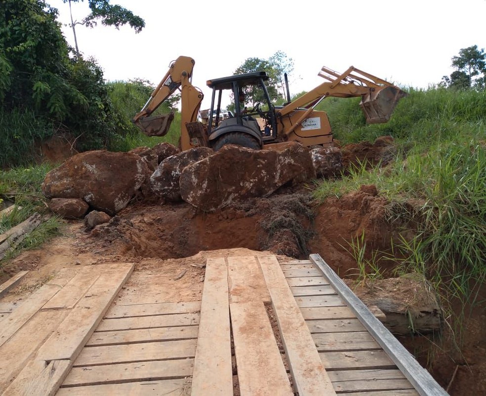 Pontes e bueiros danificados pela chuva estão recebendo reparos — Foto: Prefeitura de Ji-Paraná/Divulgação
