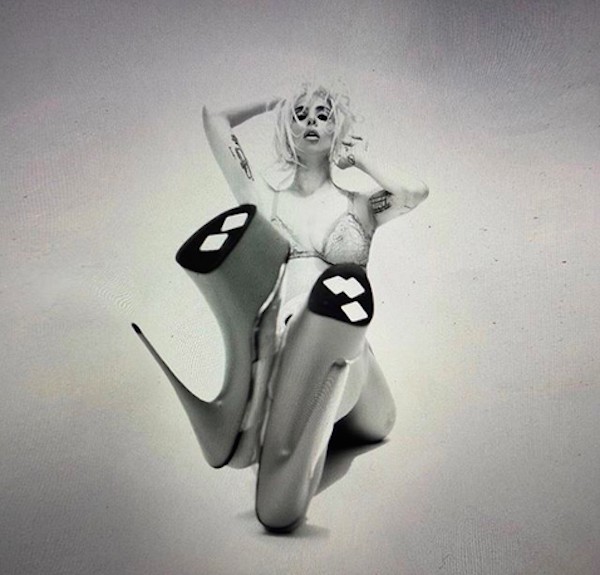 Uma das imagens distorcidas e bizarras compartilhadas pela cantora Lady Gaga (Foto: Instagram)