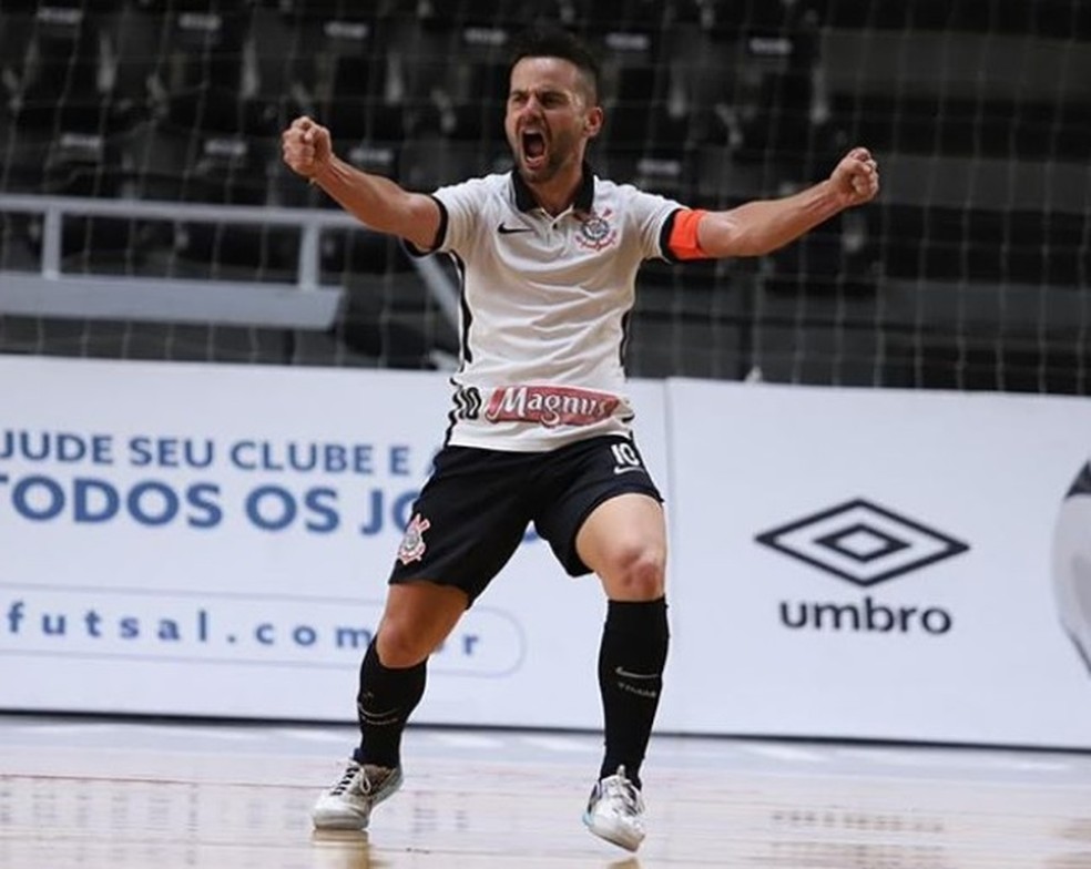 Corinthians arranca empate com Carlos Barbosa por vaga na semi da LNF