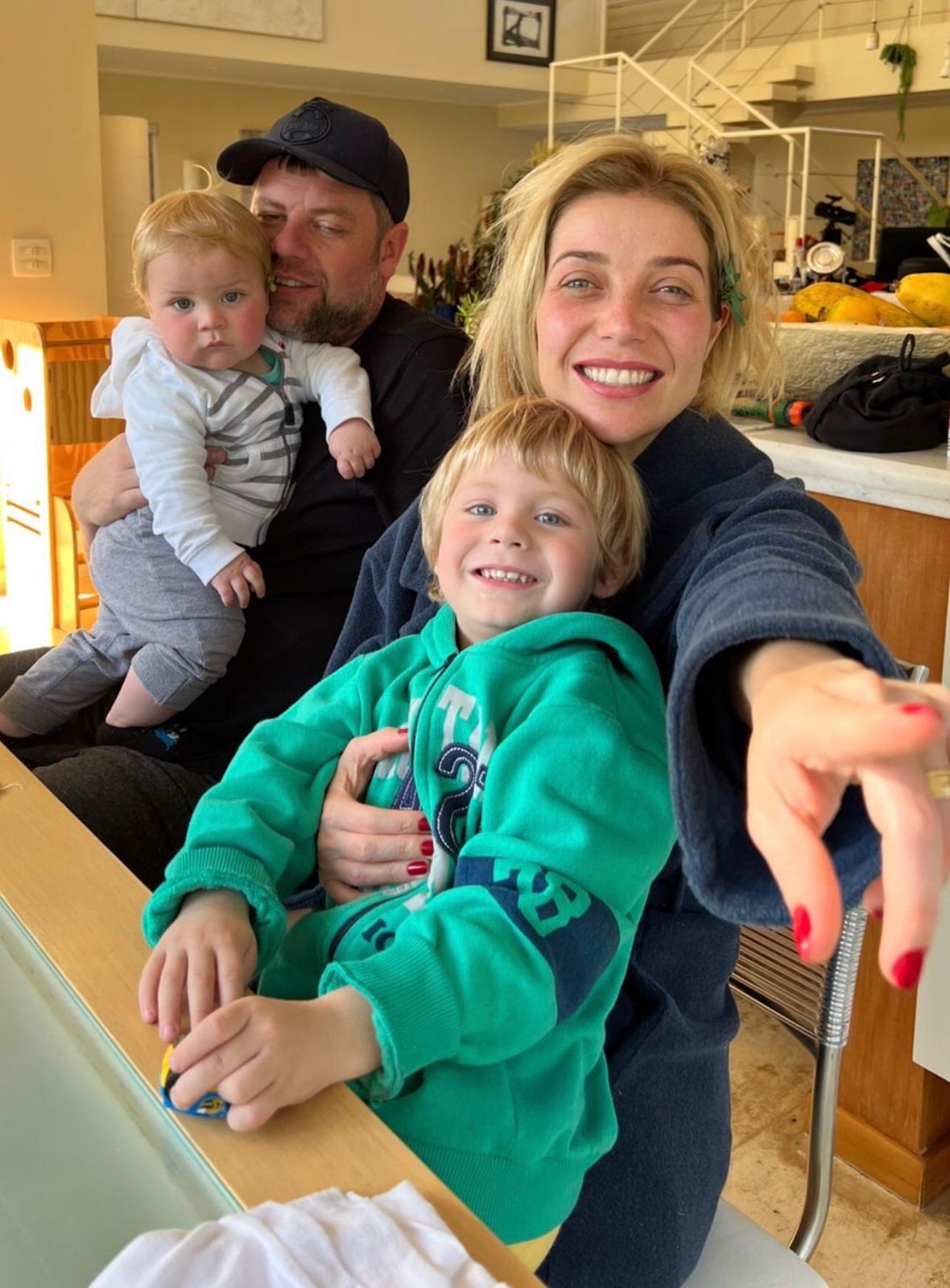 Luiza Possi com marido e filhos (Foto: instagram/reprodução)