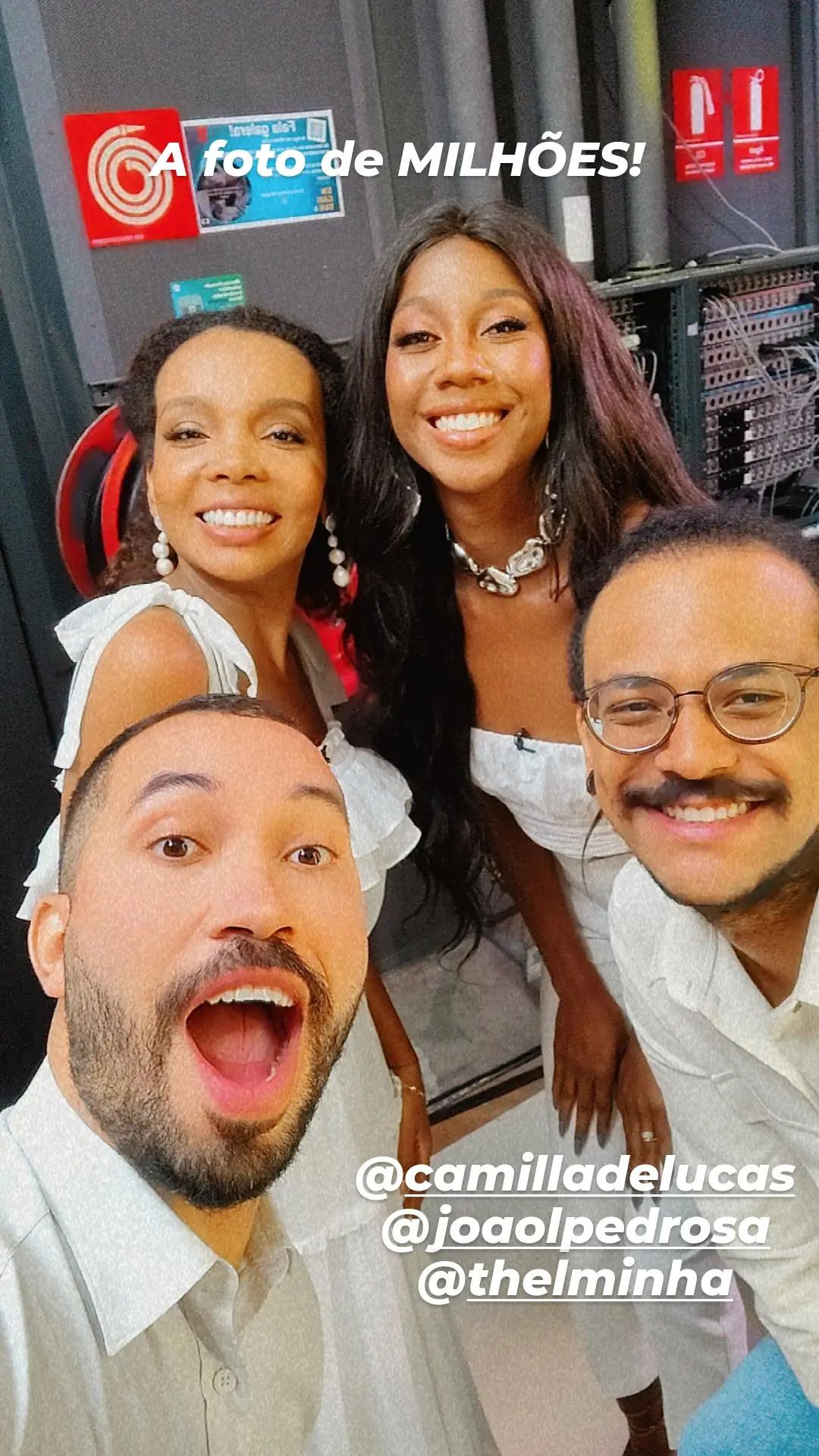 Gil surge com ex-BBB's Camilla de Lucas, João Pedrosa e Thelma Assis  (Foto: Reprodução/ Instagram)