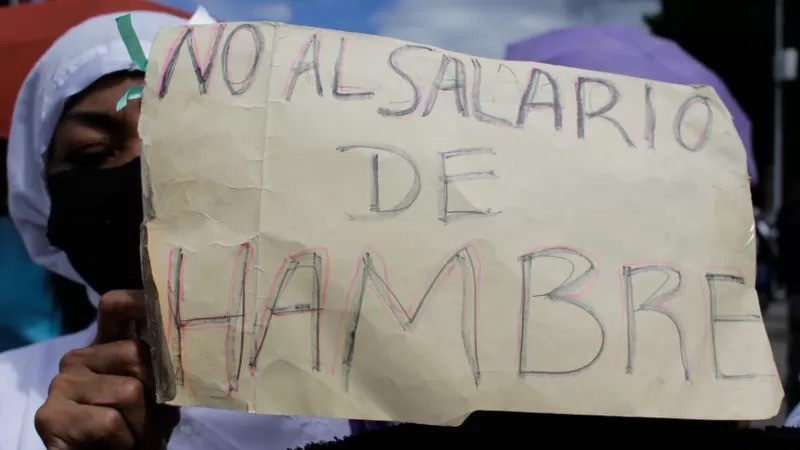 Os funcionários públicos da Venezuela classificam o que recebem como um 'salário de fome' (Foto: Getty images via BBC News Brasil)