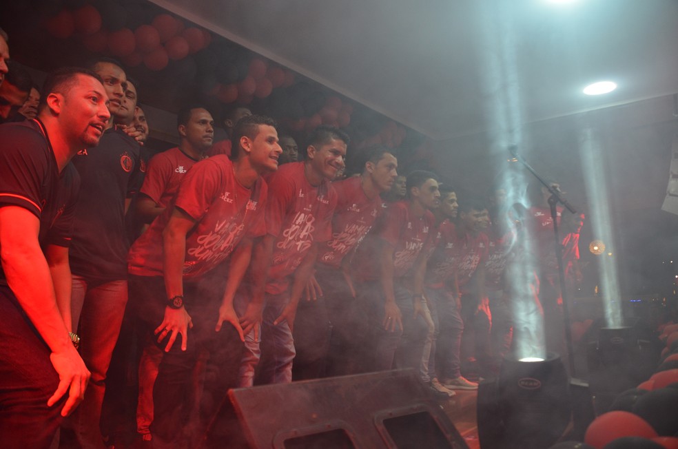 Elenco rubro-negro já começa os trabalhos nesta terça-feira, no Estádio Renatão (Foto: Silas Batista / GloboEsporte.com)