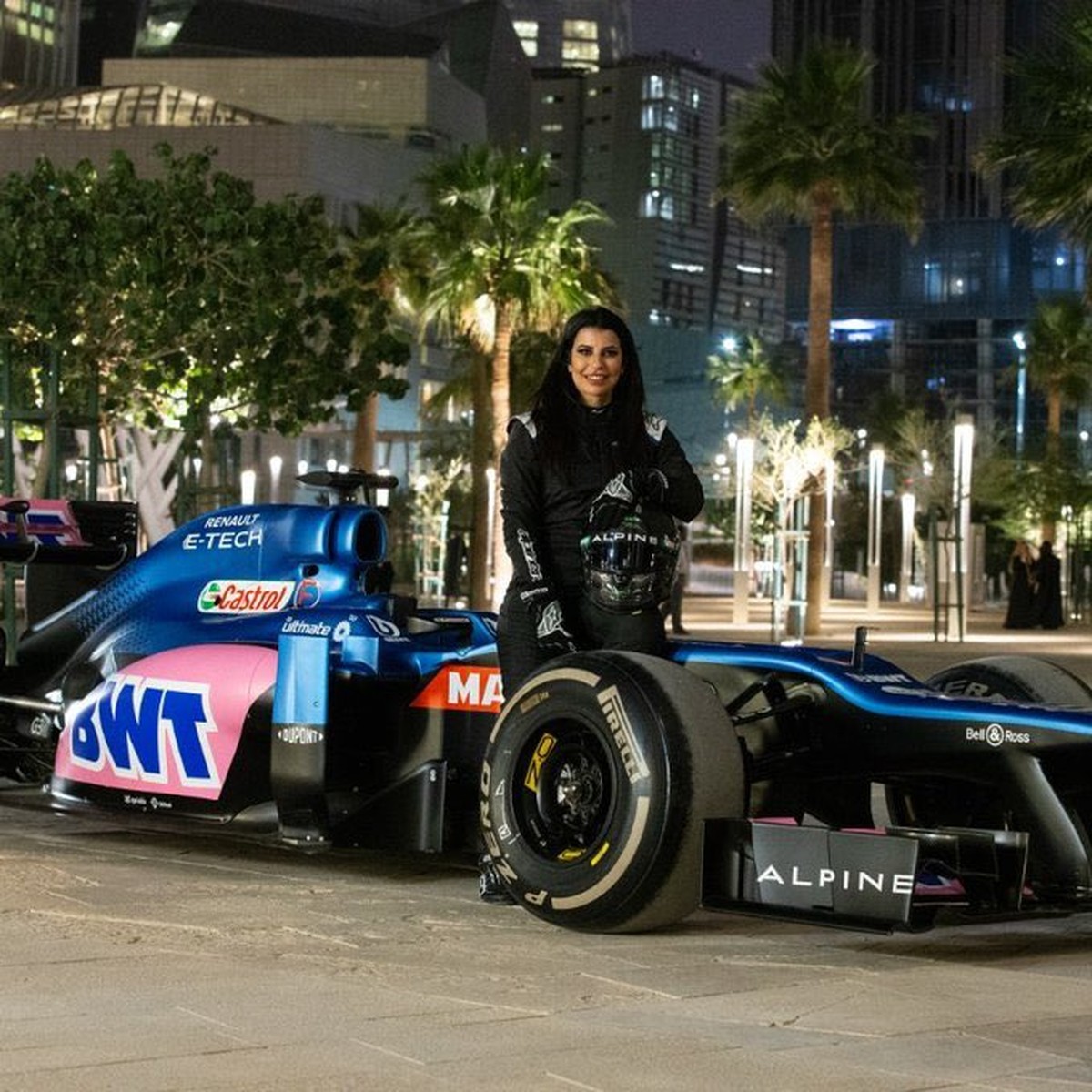 Alpine promove evento com primeira mulher a dirigir um F1 na Arábia ...