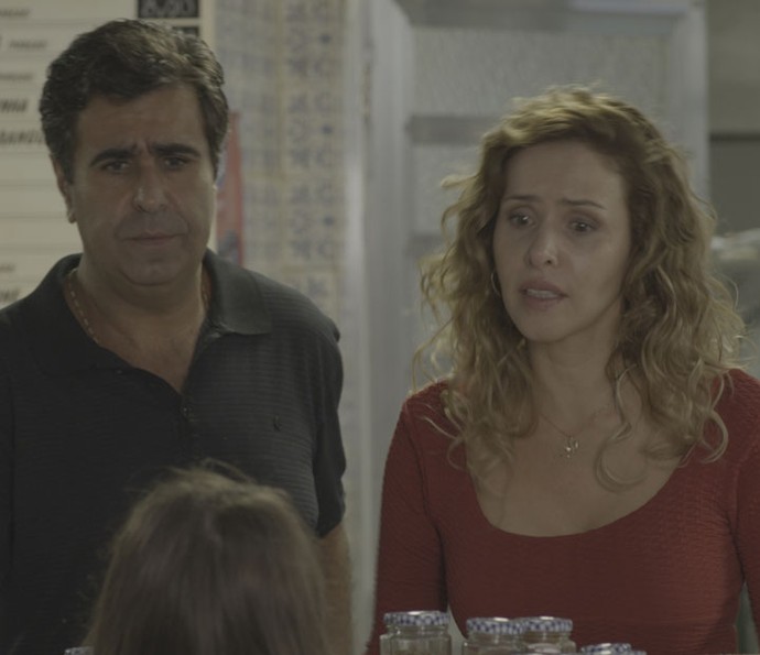 Os dois são surpreendidos pela chegada de Carlinhos e Dayse (Foto: TV Globo)