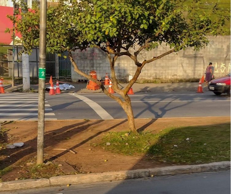 Corpo é encontrado perto de fios na Zona Leste de SP; polícia investiga se homem morreu eletrocutado ao tentar furtar cabos