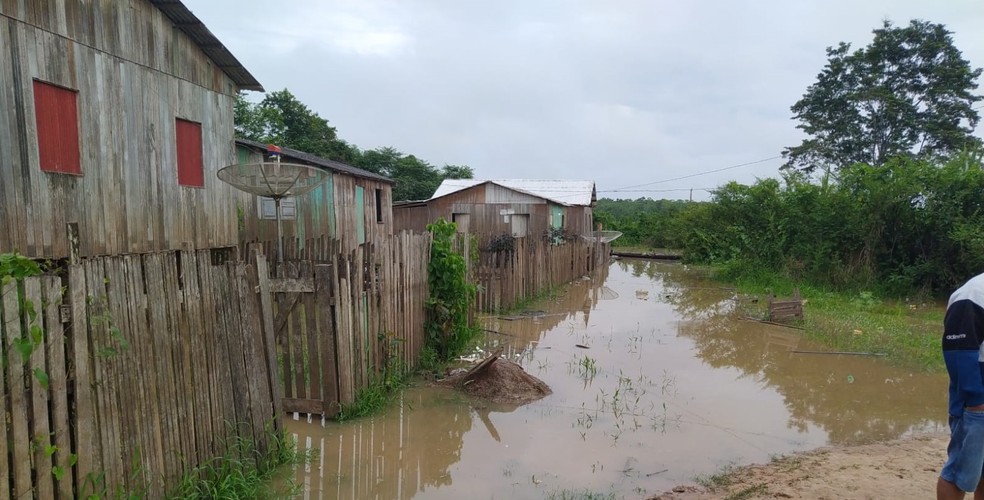 Rio Envira transborda e atinge cerca de 40 famílias no interior do Acre — Foto: Arquivo/Corpo de Bombeiros