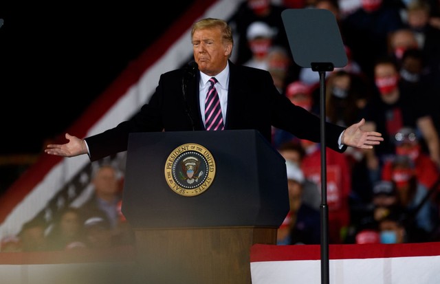 MOON TOWNSHIP, PA - SEPTEMBER 22: President Donald Trump speaks at a campaign rally at Atlantic Aviation on September 22, 2020 in Moon Township, Pennsylvania. Trump won Pennsylvania by less than a percentage point in 2016 and is currently in a tight race  (Foto: Getty Images)