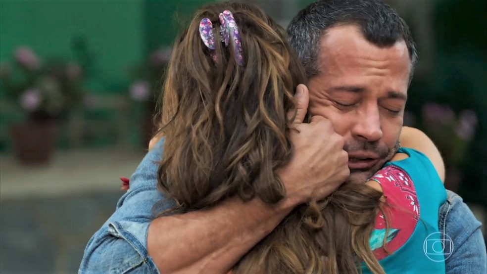 Apolo (Malvino Salvador) fica aliviado com o perdão de Tancinha (Mariana Ximenes) - 'Haja Coração' — Foto: Globo