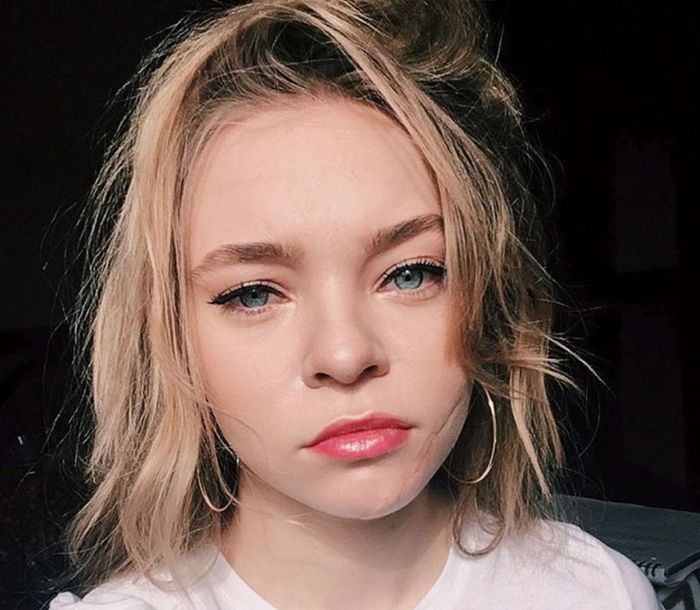 Taylor Hickson photoshoot