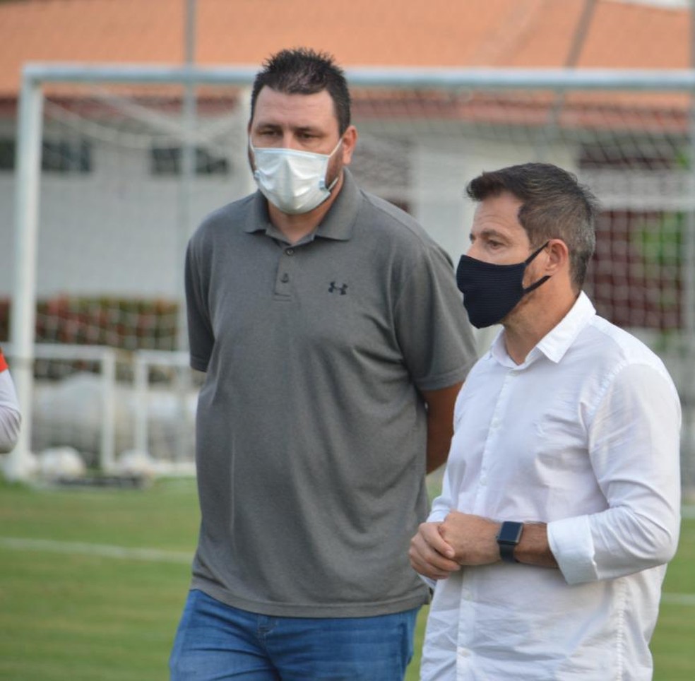 Técnico Ramon Menezes e o auxiliar Thiago Koslosky chegam ao CRB — Foto: Maxwell Oliveira/Ascom CRB