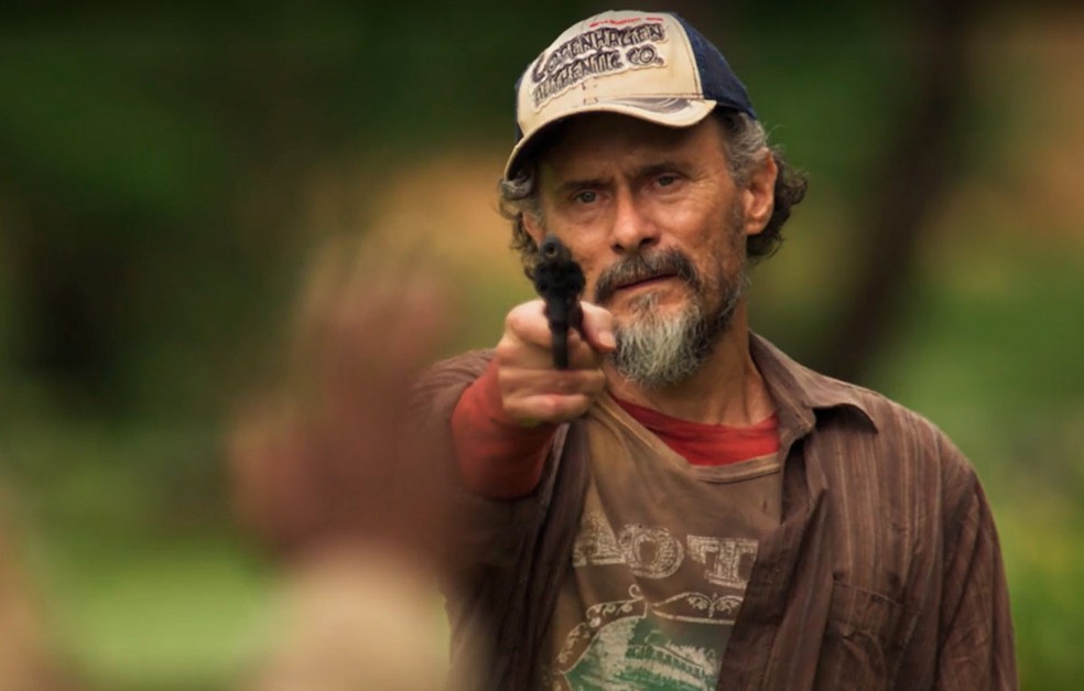 Em 'Pantanal', Gil (Enrique Diaz) mata fazendeiro — Foto: Globo
