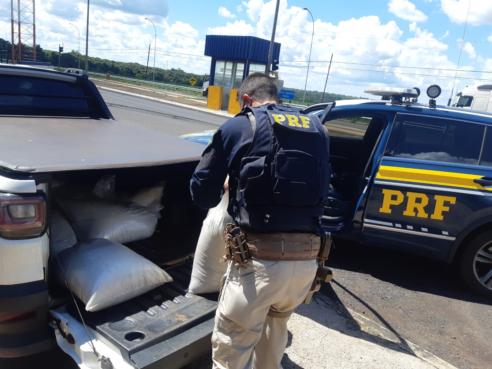 Carga de 250 kg de inseticida contrabandeado é apreendida pela PRF em Uberlândia