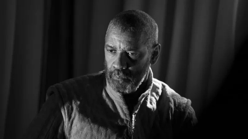 Denzel Washington interpreta o torturado personagem shakespeariano Macbeth (Foto: APPLE TV+)