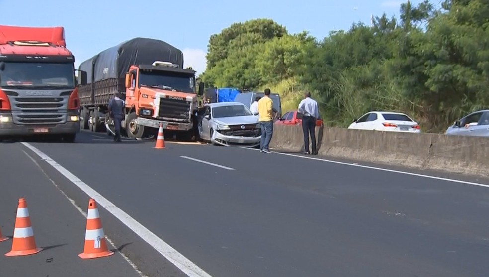 Uma das vítimas foi socorrida em estado grave  (Foto: Reprodução/TV TEM)
