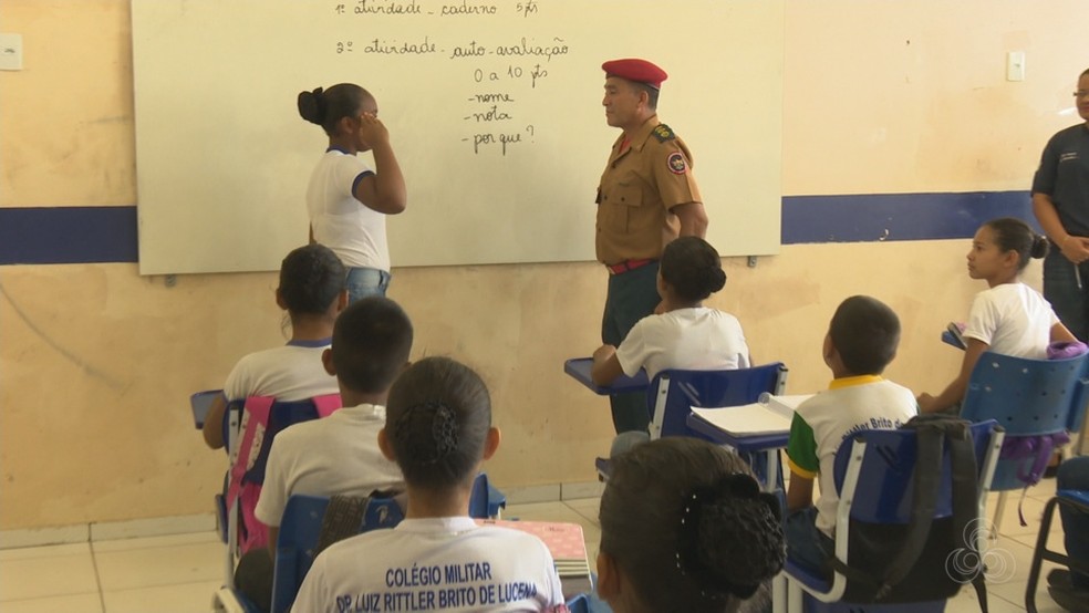 Governo Federal quer implementar sistema cívico-militar em 54 escolas do país — Foto: Reprodução/RRTV