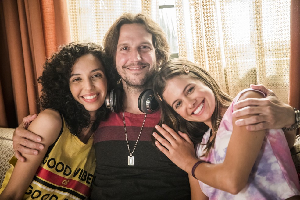 Em 'Quanto Mais Vida, Melhor!', Nenm (Vladimir Brichta)  pai de Tina (Agnes Brichta) e Bianca (Sara Vidal)  Foto: Globo/Joo Miguel Jr.