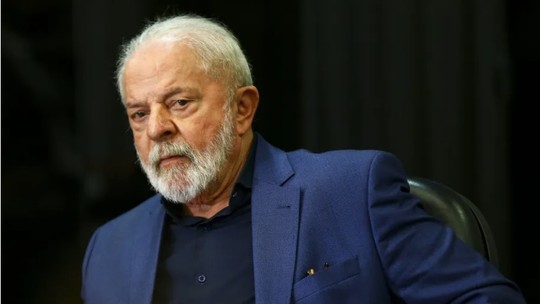 Com pneumonia leve, Lula adia viagem à China