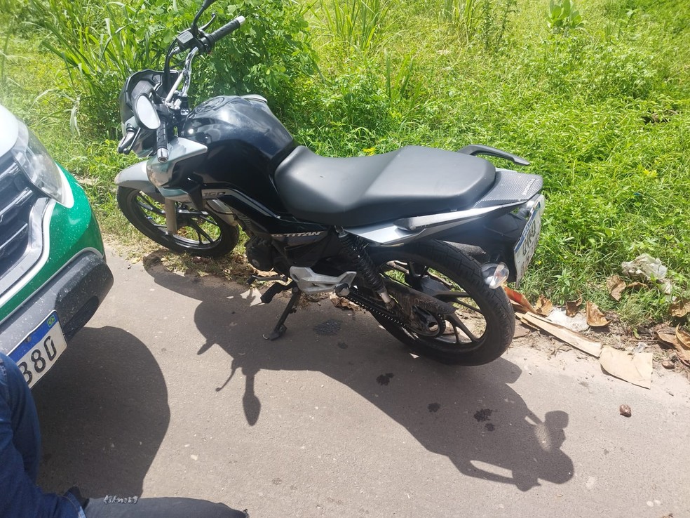 Moto do suspeito apreendido por roubo de celular, na Zona Leste de Teresina — Foto: SSP-PI 