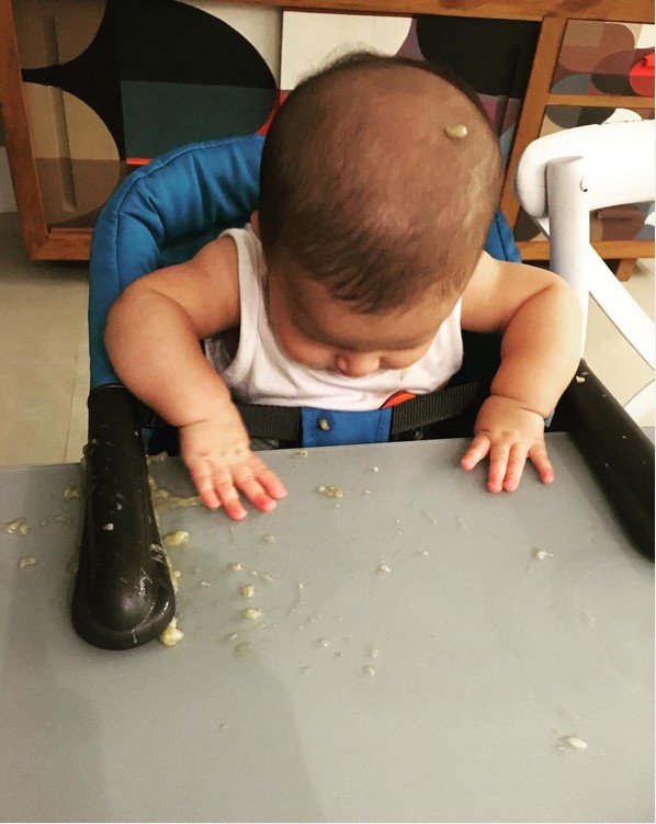 Gabriel + banana = muita meleca! (Foto: Reprodução - Instagram)
