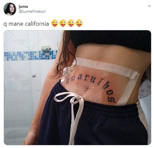 Internauta mostra tatuagem na barriga (Foto: Reprodução / Twitter)