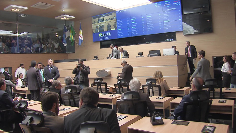 Sessão na Câmara Municipal do Recife — Foto: Reprodução/TV Globo