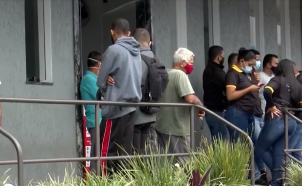 Corpo da vítima foi sepultado na manhã desta quinta-feira (22), em Vitória da Conquista — Foto: Reprodução/TV Sudoeste