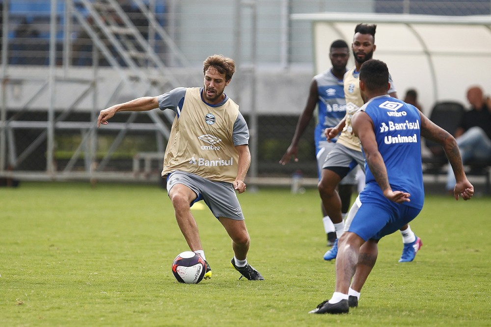 Avaí negocia com Maxi Rodríguez, meia do Grêmio, para disputa da Série A