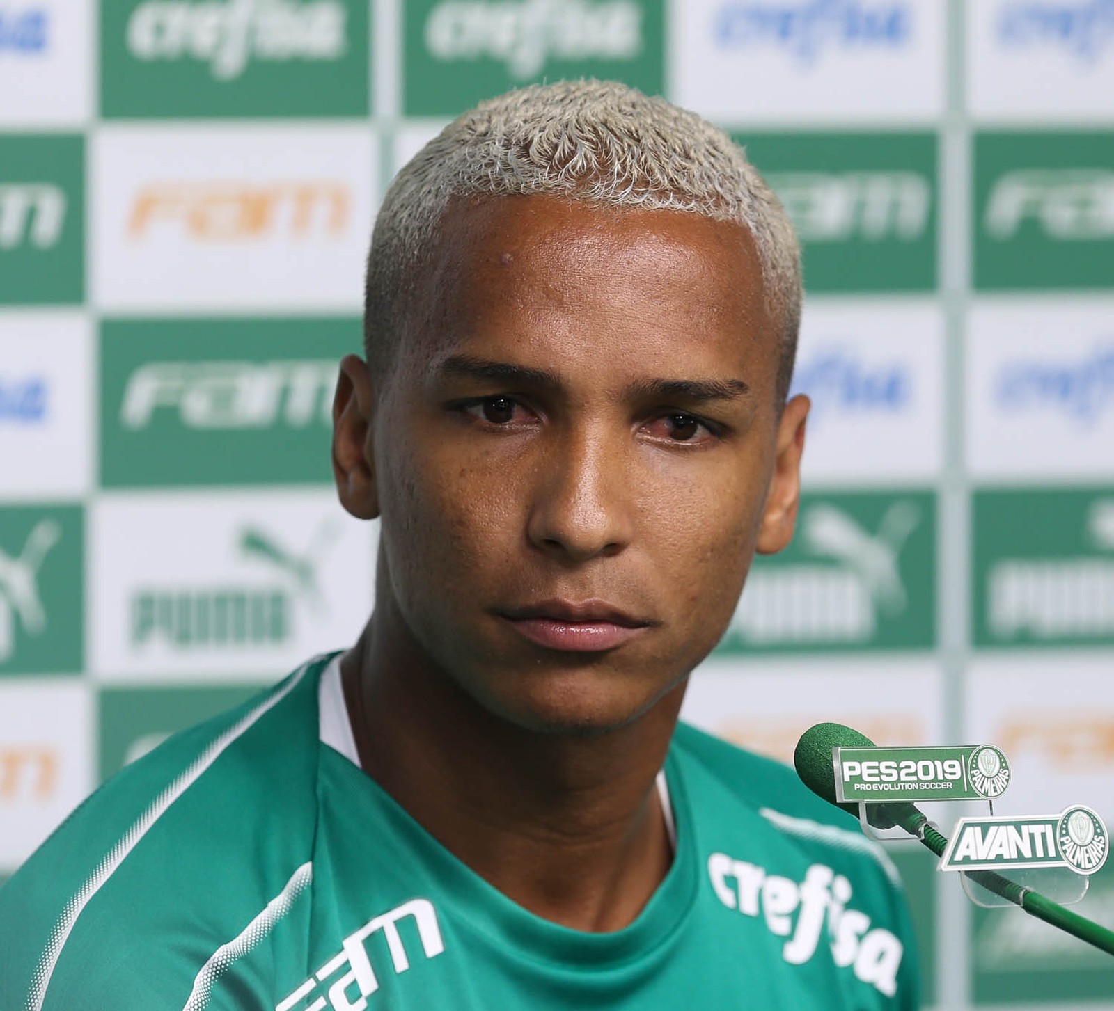 VÍDEO: Cantor diz que 'Palmeiras não tem Mundial' e é agredido em