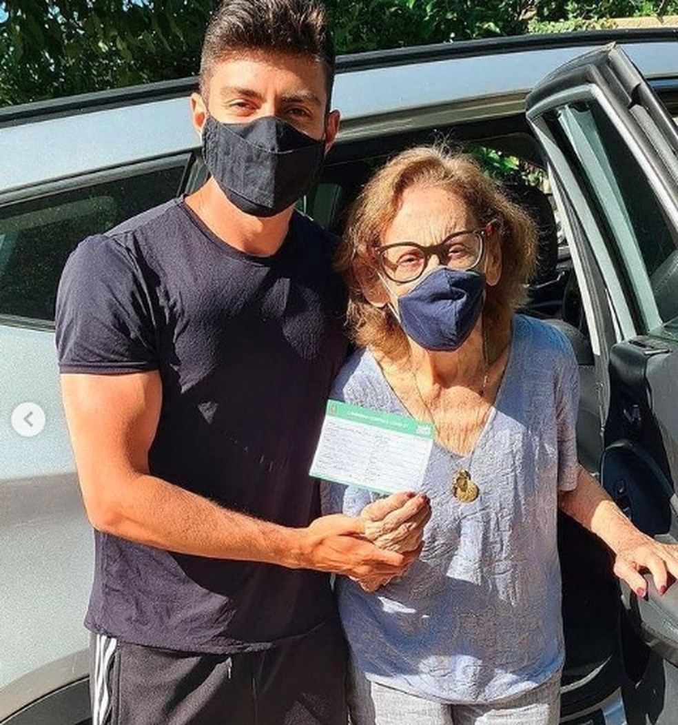Atriz Laura Cardoso De 93 Anos E Vacinada Contra A Covid 19 Em Sp Sao Paulo G1