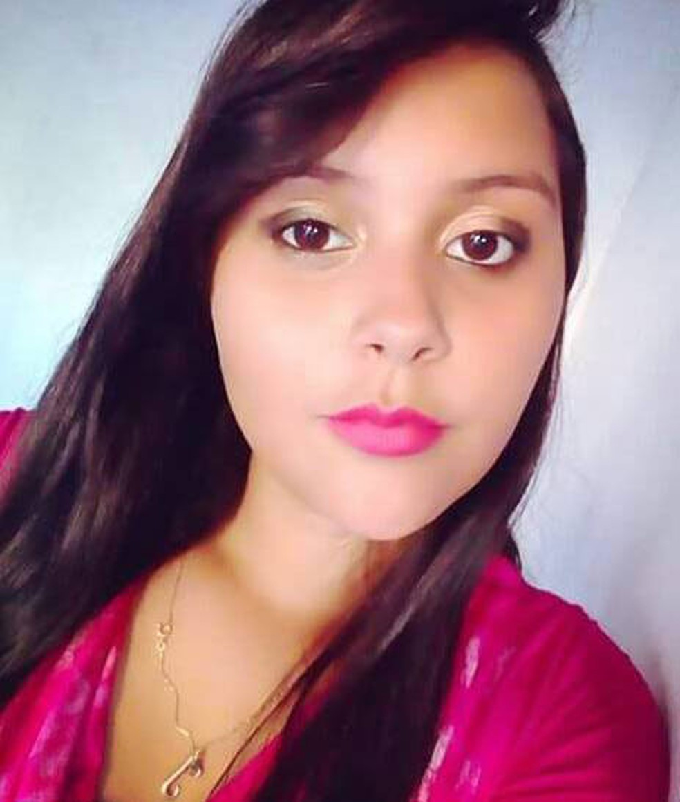 Joelly Samily Amorim diz que Caixa demorou para descobrir que o dinheiro de suas contas haviam sido retirados em outro estado (Foto: Arquivo pessoal)